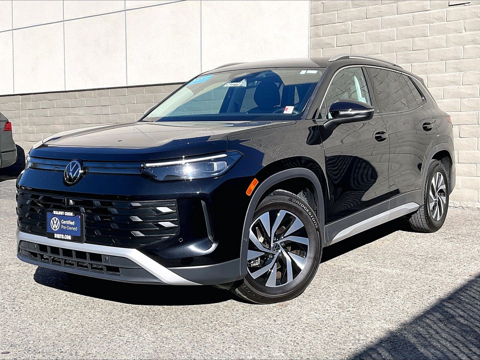 Certified 2025 Volkswagen Tiguan S FWD image 11