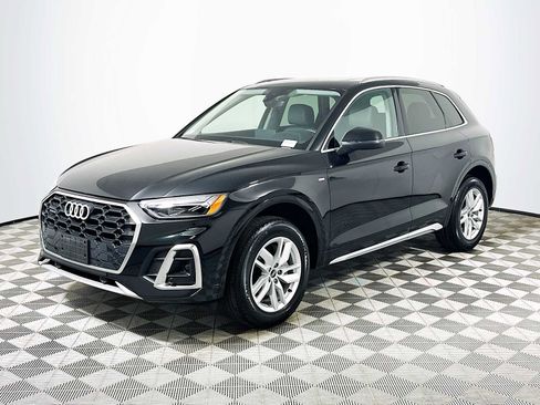 Certified 2023 Audi Q5 2.0T Premium w/ Convenience Package image 3