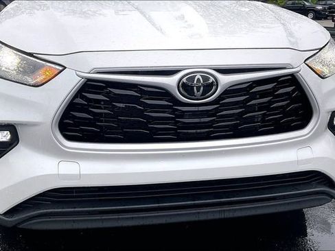 Used 2025 Toyota Highlander XLE AWD/4WD image 31
