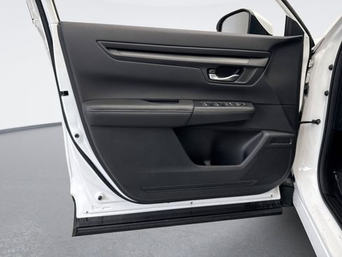 Used 2025 Honda CR-V LX image 9