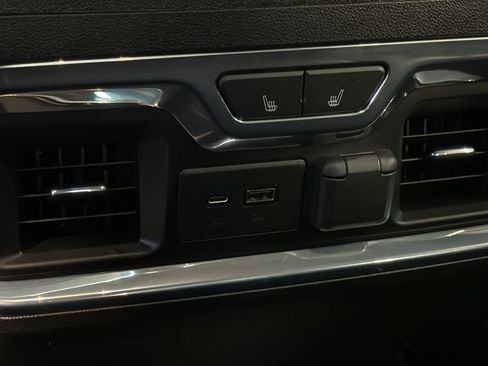 Used 2021 Chevrolet Silverado 1500 High Country AWD/4WD image 15