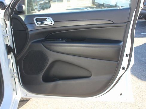 Used 2022 Jeep Grand Cherokee Laredo X image 32