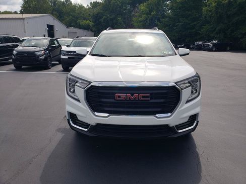 Used 2022 GMC Terrain SLE w/ Driver Convenience Package AWD/4WD image 2