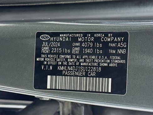 Used 2025 Hyundai Elantra Limited image 12