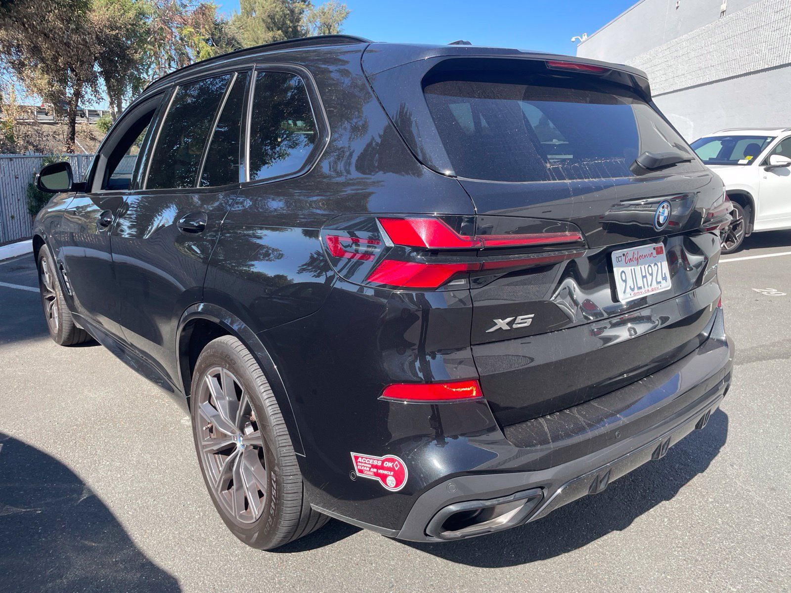 Used 2024 BMW X5 xDrive50e w/ M Sport Package AWD/4WD image 9