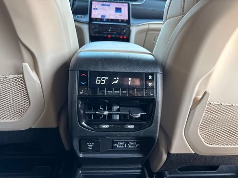Used 2024 Jeep Grand Cherokee L Limited AWD/4WD image 20