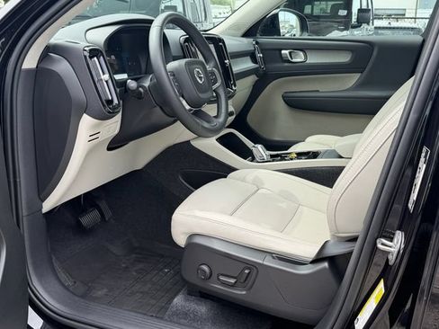 Used 2025 Volvo XC40 B5 Plus w/ Protection Package Premier AWD/4WD image 13