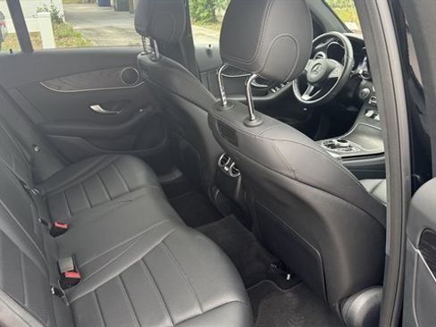 Used 2018 Mercedes-Benz GLC 300 4MATIC image 11