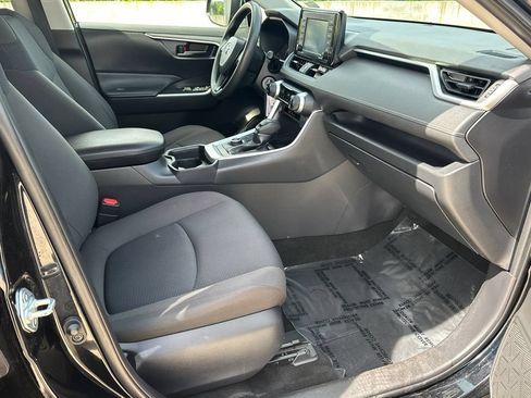 Used 2020 Toyota RAV4 LE AWD/4WD image 7
