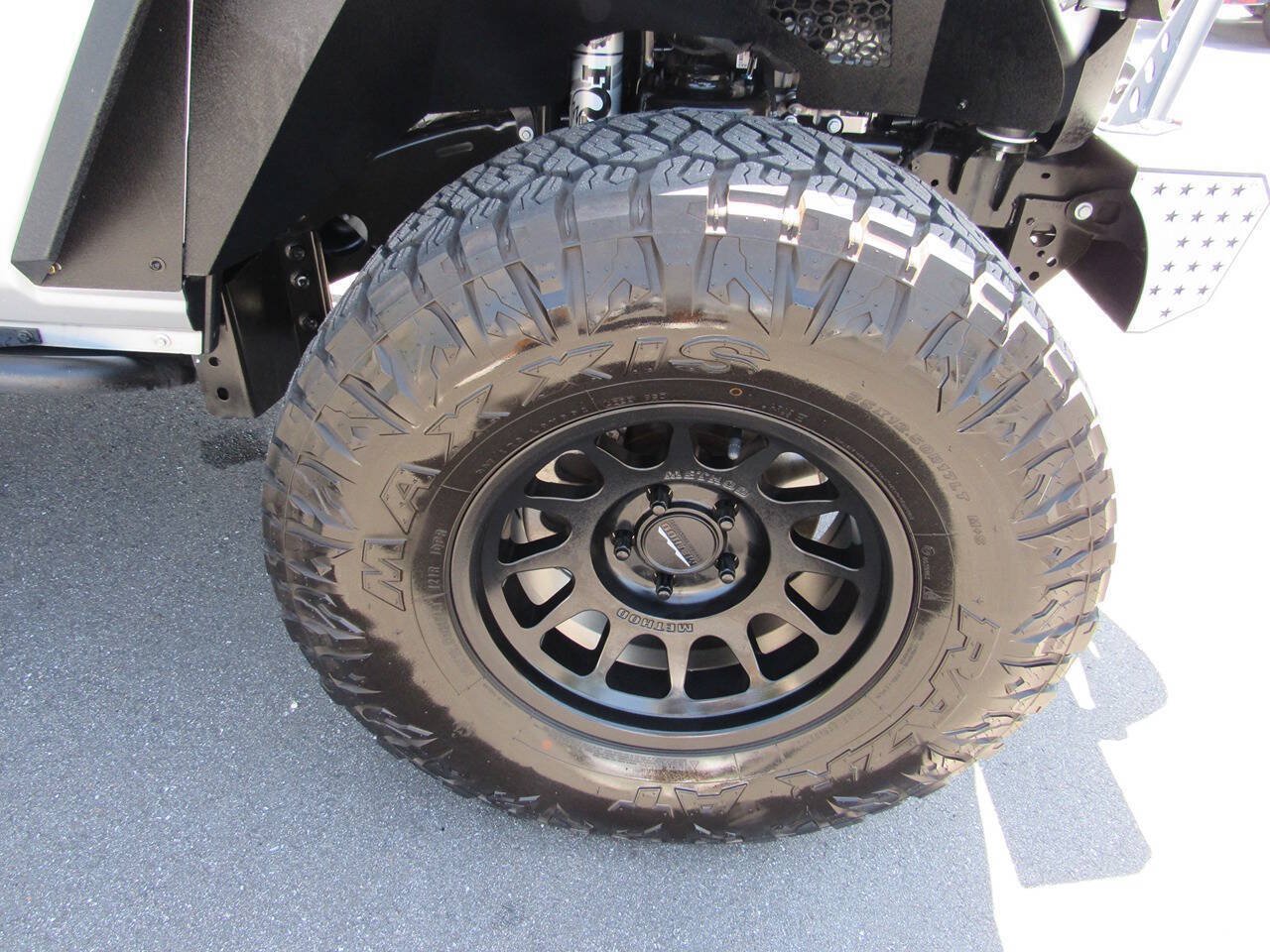 Used 2023 Jeep Gladiator Sport AWD/4WD image 15