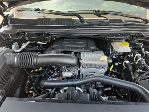 New 2026 RAM 1500 4x4 Crew Cab image 15