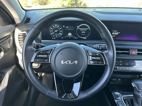 Used 2024 Kia Seltos EX FWD image 23