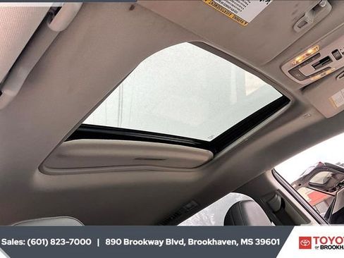 Used 2021 Toyota Sienna XLE image 16