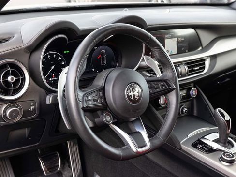 Used 2024 Alfa Romeo Stelvio Veloce image 23