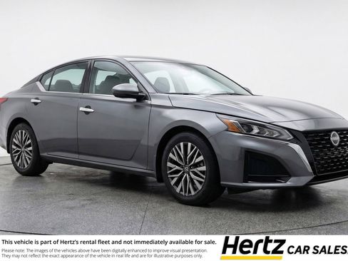 Used 2025 Nissan Altima 2.5 SV FWD image 1