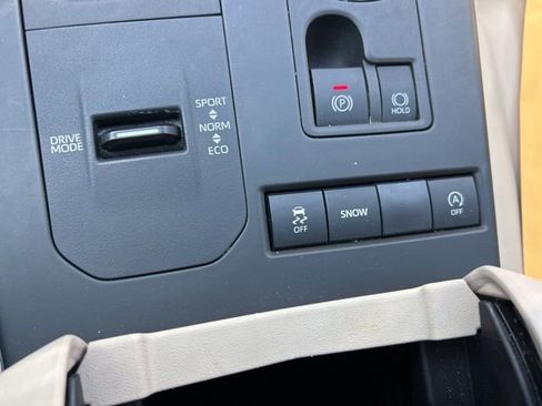 Used 2022 Toyota Highlander XLE FWD image 22