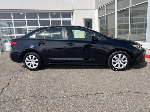 Used 2025 Toyota Corolla LE image 14