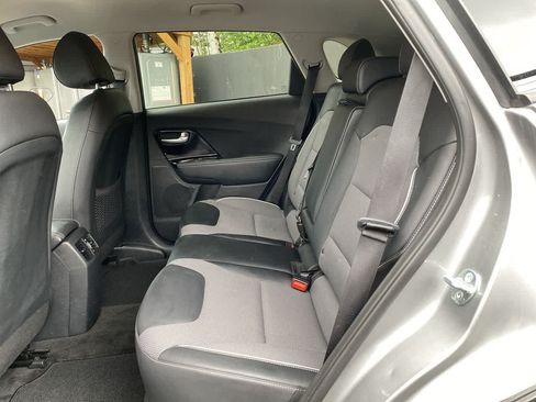 Used 2022 Kia Niro EX w/ Cold Weather Package FWD image 18
