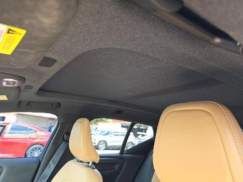 Used 2019 Volvo XC40 T5 Momentum AWD/4WD image 8