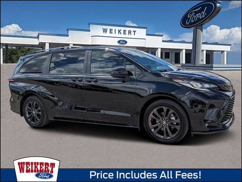 Used 2025 Toyota Sienna XSE w/ XSE Plus Package FWD image 1