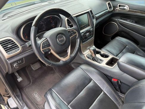 Used 2017 Jeep Grand Cherokee Overland RWD image 4