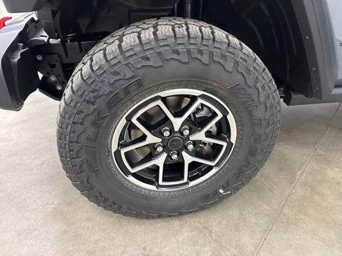 New 2025 Jeep Gladiator Rubicon w/ Convenience Group image 4