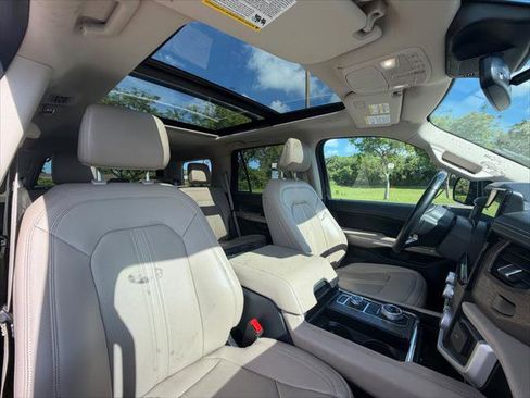 Used 2024 Ford Expedition Limited AWD/4WD image 11