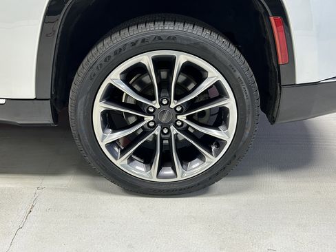Certified 2022 Jeep Wagoneer Series III w/ Premium Group I AWD/4WD image 5