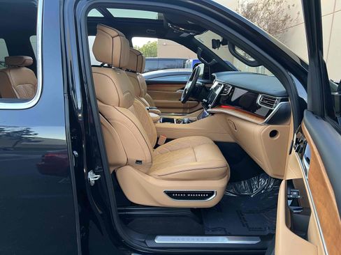 Used 2023 Jeep Grand Wagoneer L Series III image 60
