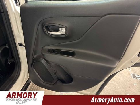 Used 2023 Jeep Renegade Latitude image 29