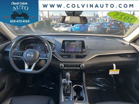 New 2025 Nissan Altima 2.5 SR image 17