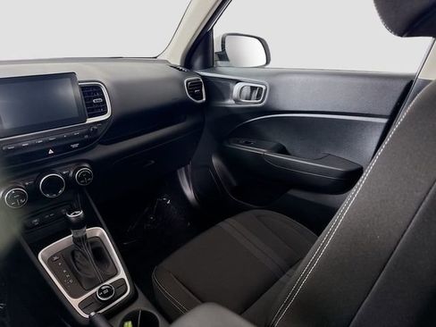 Used 2025 Hyundai Venue SEL FWD image 22