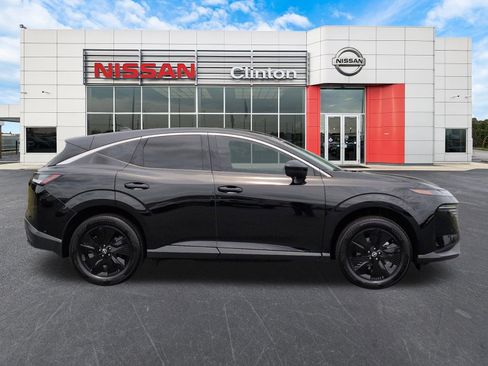 Used 2025 Nissan Murano SV AWD/4WD image 2