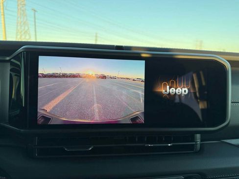 New 2025 Jeep Gladiator Sport image 31