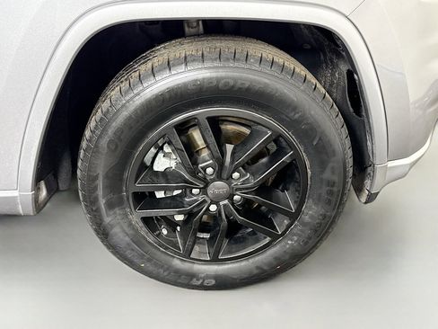 Used 2019 Jeep Grand Cherokee Altitude image 32