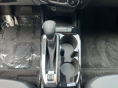 Used 2025 Chevrolet Trax LT w/ LT Convenience Package image 39