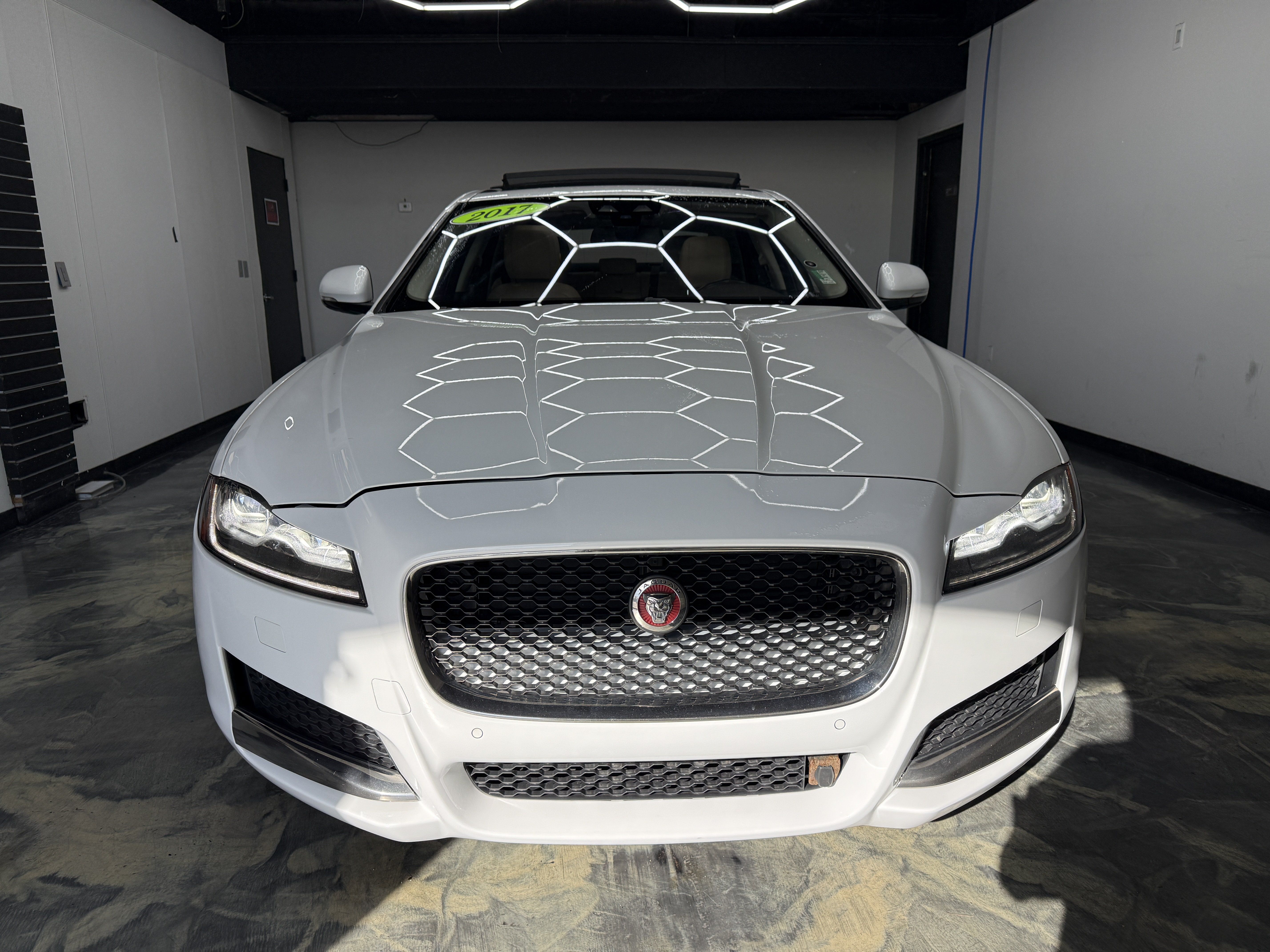 Used 2017 Jaguar XF Prestige AWD/4WD image 7