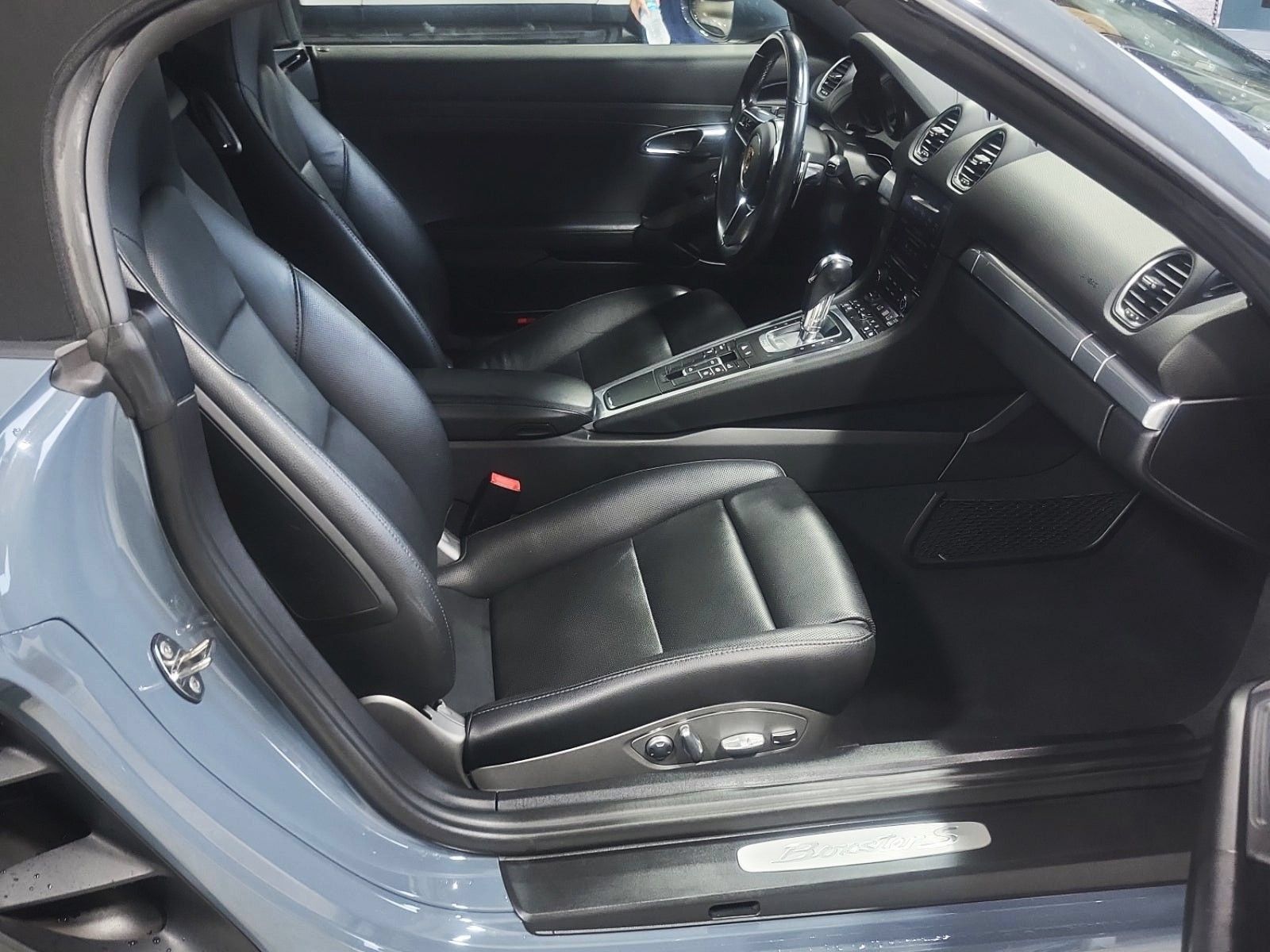 Used 2017 Porsche 718 Boxster S RWD image 8