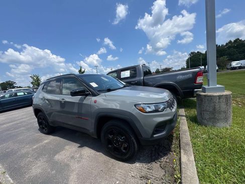 Used 2024 Jeep Compass Trailhawk AWD/4WD image 3