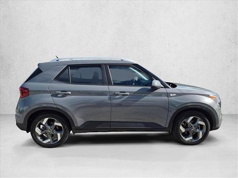 Used 2023 Hyundai Venue SEL FWD image 4