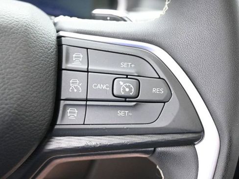 Used 2024 Jeep Grand Cherokee Altitude image 15