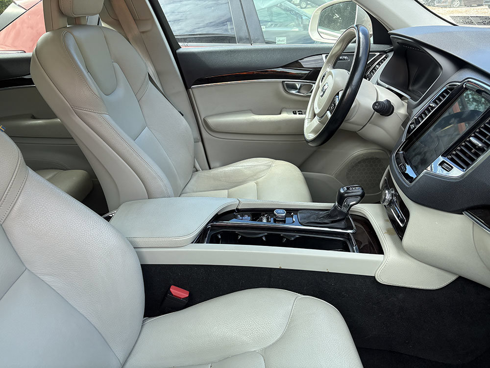 Used 2018 Volvo XC90 T5 Momentum w/ Convenience Package AWD/4WD image 5