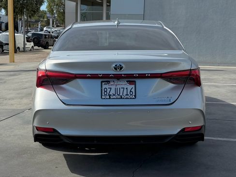 Used 2022 Toyota Avalon Limited image 7