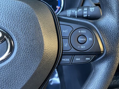 Used 2025 Toyota RAV4 LE image 30