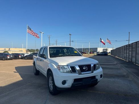 Used 2016 Nissan Frontier SV RWD image 1