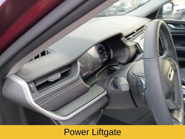 Used 2023 Jeep Grand Cherokee Laredo AWD/4WD image 11