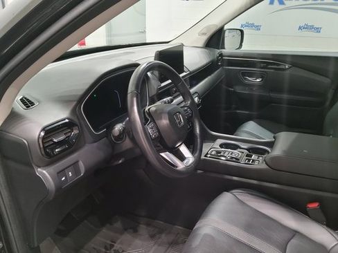 Used 2023 Honda Pilot Touring image 13