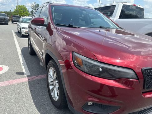 Used 2019 Jeep Cherokee Latitude w/ Popular Appearance Group image 2