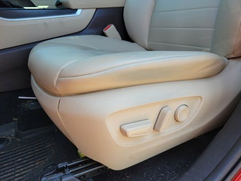 Used 2021 Toyota Highlander XLE image 5