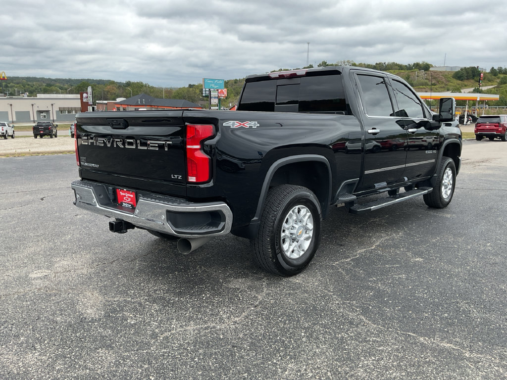 Used 2024 Chevrolet Silverado 2500 LTZ w/ LTZ Convenience Package AWD/4WD image 11